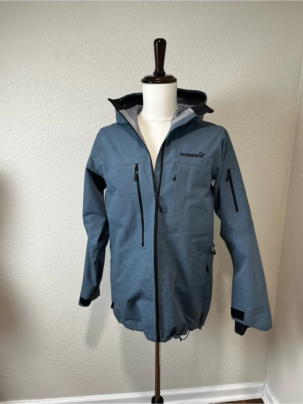 Norrona Slate Blue Hooded Gortex Jacket Size Small